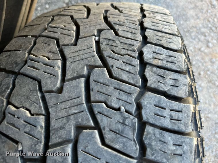 image for item EQ2225 2015 Ford F350 Super Duty utility bed pickup truck