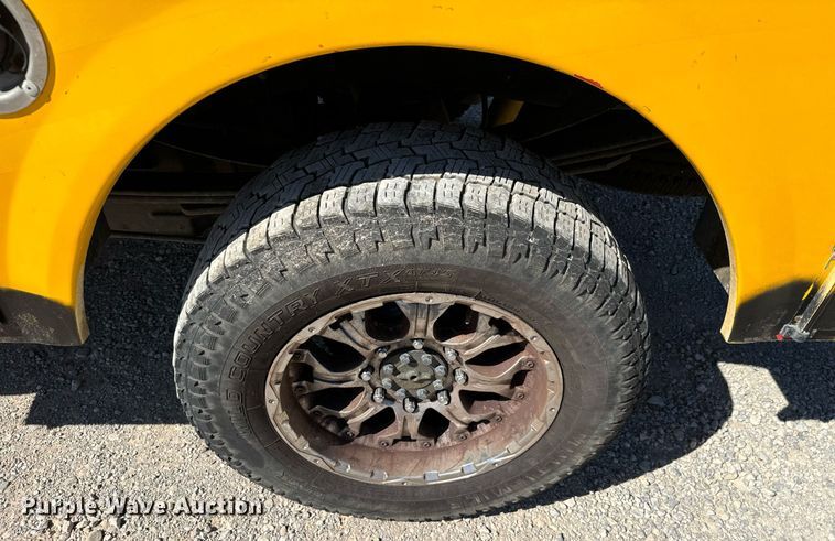 image for item EQ2225 2015 Ford F350 Super Duty utility bed pickup truck