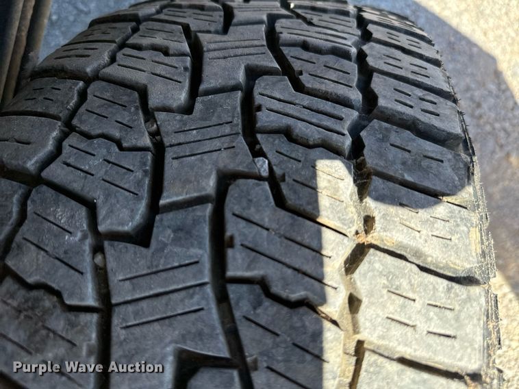 image for item EQ2225 2015 Ford F350 Super Duty utility bed pickup truck