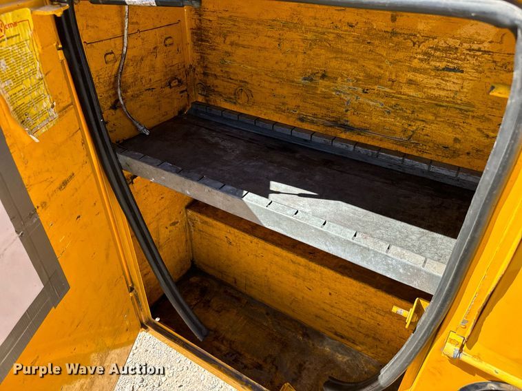 image for item EQ2226 2015 Ford F350 Super Duty utility bed pickup truck