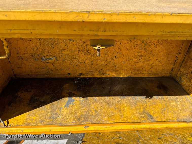 image for item EQ2226 2015 Ford F350 Super Duty utility bed pickup truck