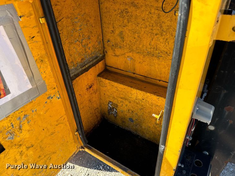 image for item EQ2226 2015 Ford F350 Super Duty utility bed pickup truck