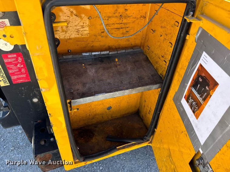 image for item EQ2226 2015 Ford F350 Super Duty utility bed pickup truck