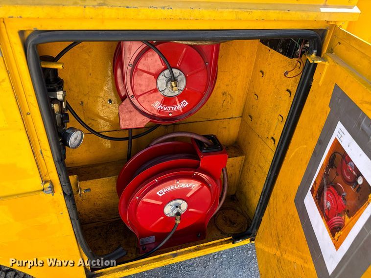 image for item EQ2226 2015 Ford F350 Super Duty utility bed pickup truck