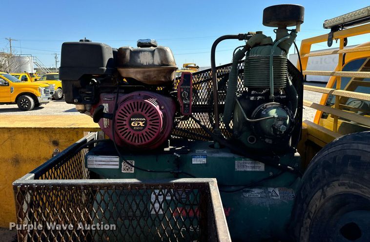 image for item EQ2226 2015 Ford F350 Super Duty utility bed pickup truck