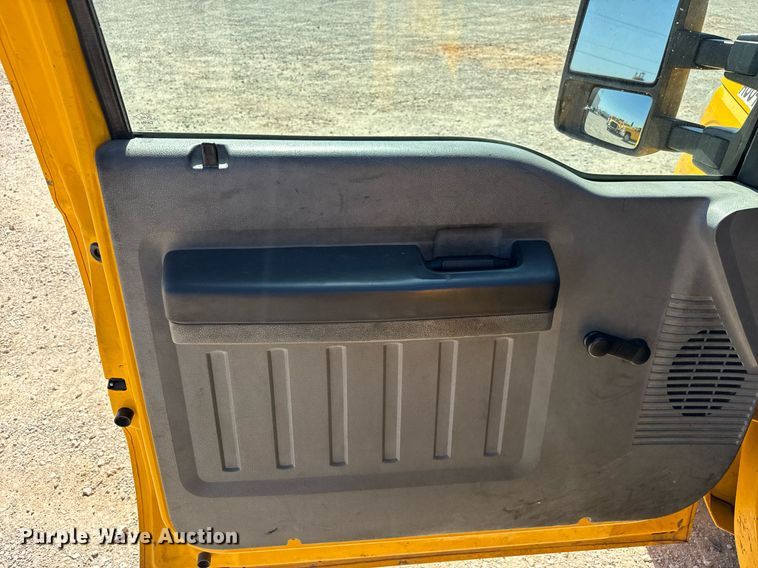 image for item EQ2226 2015 Ford F350 Super Duty utility bed pickup truck