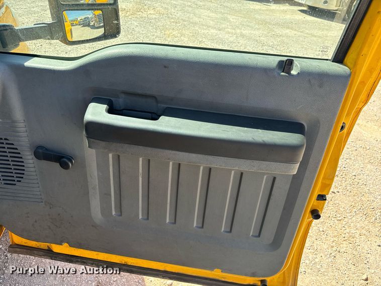 image for item EQ2226 2015 Ford F350 Super Duty utility bed pickup truck