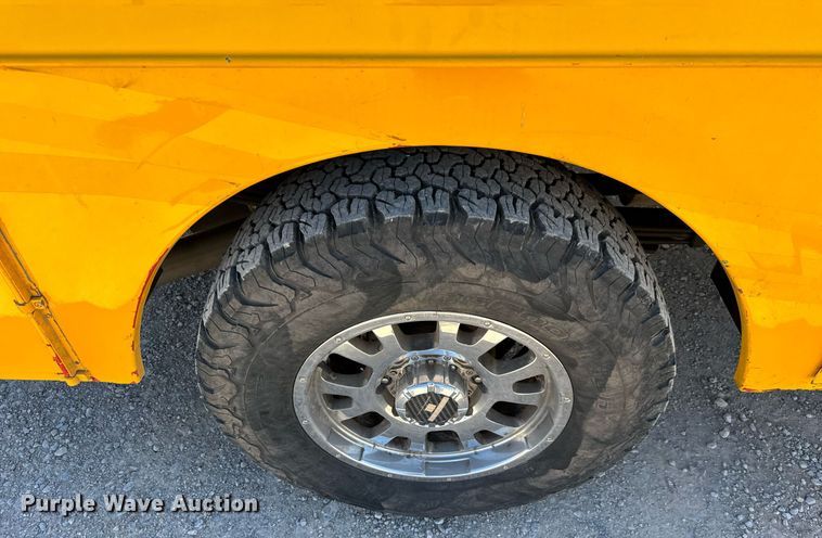 image for item EQ2226 2015 Ford F350 Super Duty utility bed pickup truck