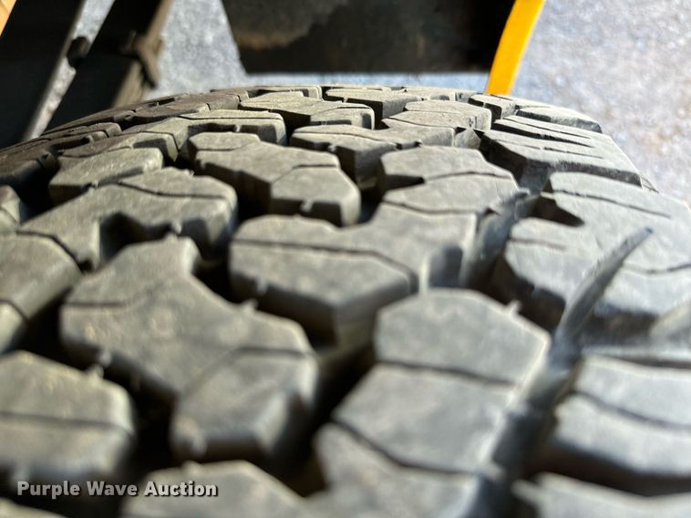 image for item EQ2226 2015 Ford F350 Super Duty utility bed pickup truck