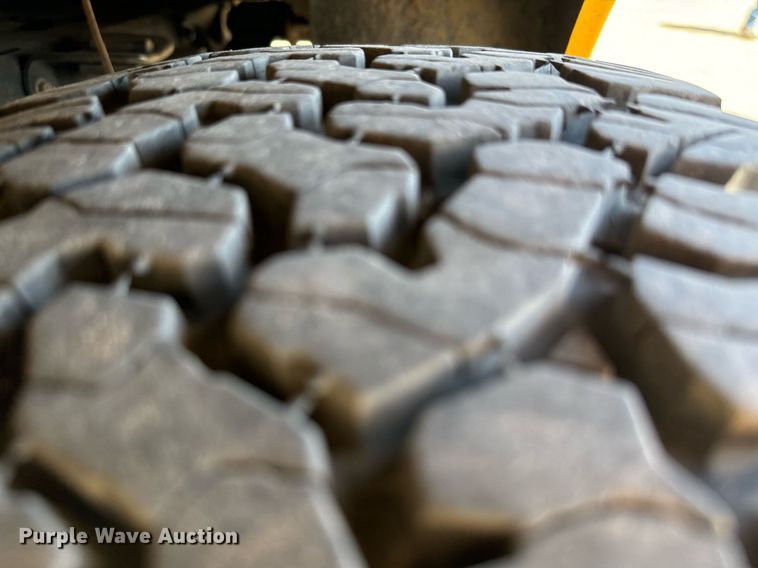 image for item EQ2226 2015 Ford F350 Super Duty utility bed pickup truck