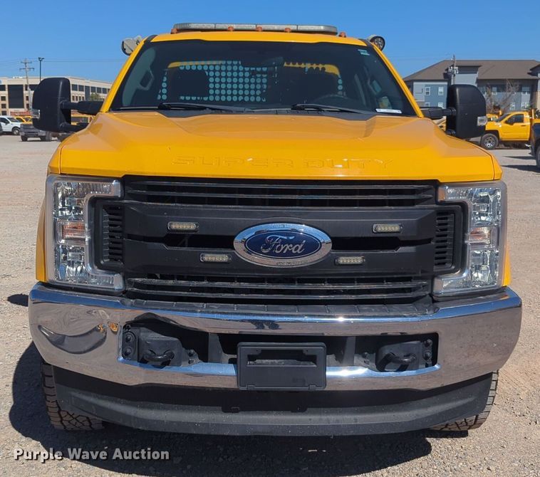 image for item EQ2228 2019 Ford F350 Super Duty utility bed pickup truck