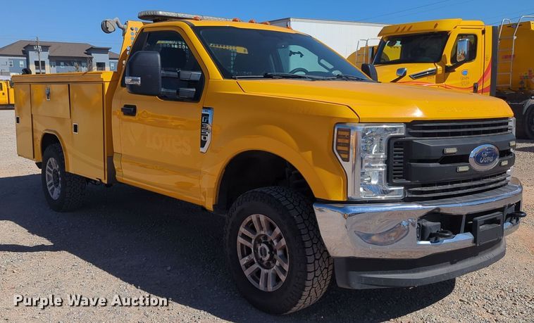 image for item EQ2228 2019 Ford F350 Super Duty utility bed pickup truck