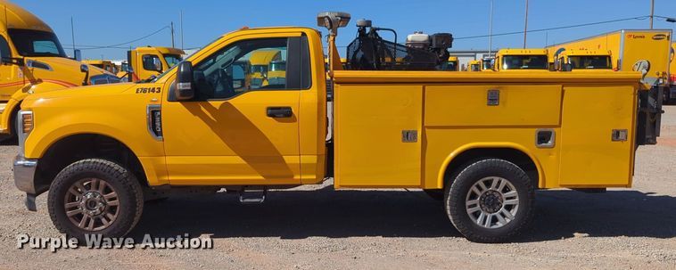 image for item EQ2228 2019 Ford F350 Super Duty utility bed pickup truck