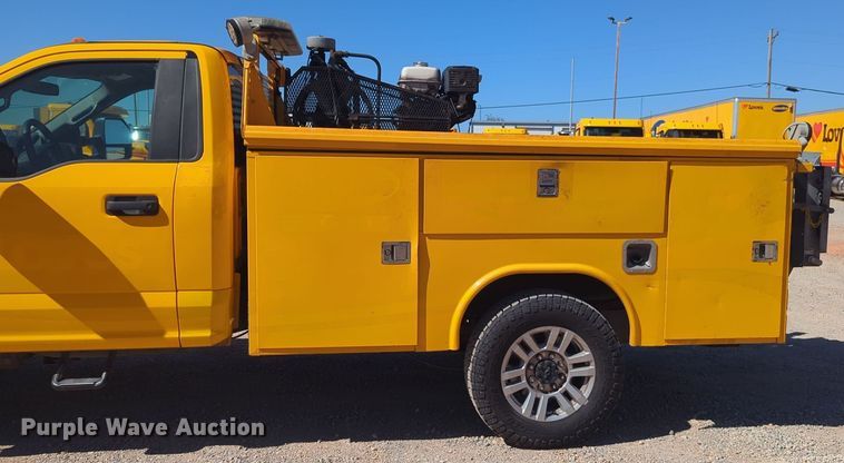 image for item EQ2228 2019 Ford F350 Super Duty utility bed pickup truck