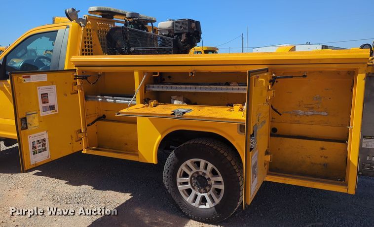 image for item EQ2228 2019 Ford F350 Super Duty utility bed pickup truck