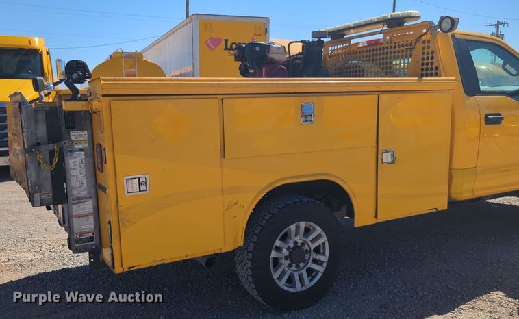 image for item EQ2228 2019 Ford F350 Super Duty utility bed pickup truck