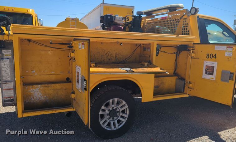 image for item EQ2228 2019 Ford F350 Super Duty utility bed pickup truck