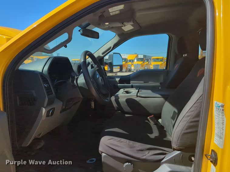 image for item EQ2228 2019 Ford F350 Super Duty utility bed pickup truck