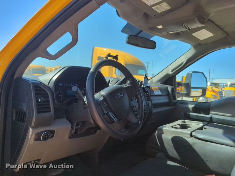 image for item EQ2228 2019 Ford F350 Super Duty utility bed pickup truck