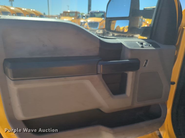 image for item EQ2228 2019 Ford F350 Super Duty utility bed pickup truck