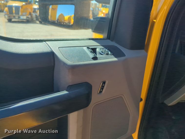 image for item EQ2228 2019 Ford F350 Super Duty utility bed pickup truck