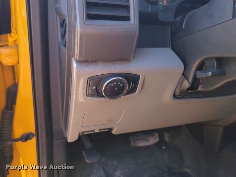 image for item EQ2228 2019 Ford F350 Super Duty utility bed pickup truck