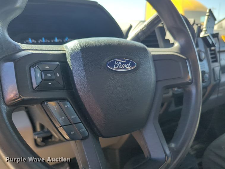 image for item EQ2228 2019 Ford F350 Super Duty utility bed pickup truck