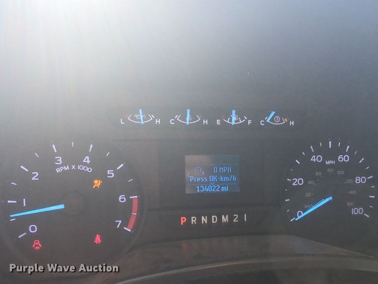 image for item EQ2228 2019 Ford F350 Super Duty utility bed pickup truck