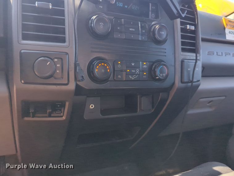 image for item EQ2228 2019 Ford F350 Super Duty utility bed pickup truck