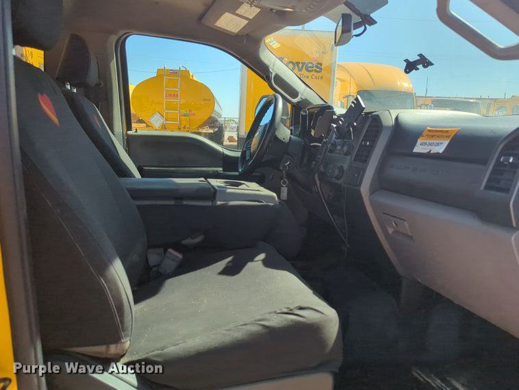 image for item EQ2228 2019 Ford F350 Super Duty utility bed pickup truck