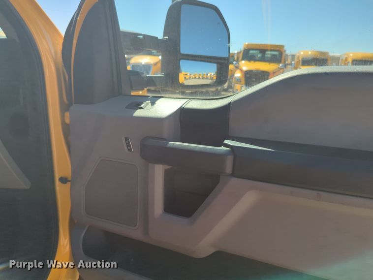 image for item EQ2228 2019 Ford F350 Super Duty utility bed pickup truck