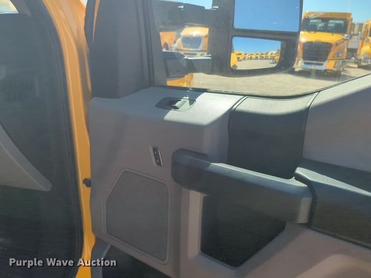 image for item EQ2228 2019 Ford F350 Super Duty utility bed pickup truck