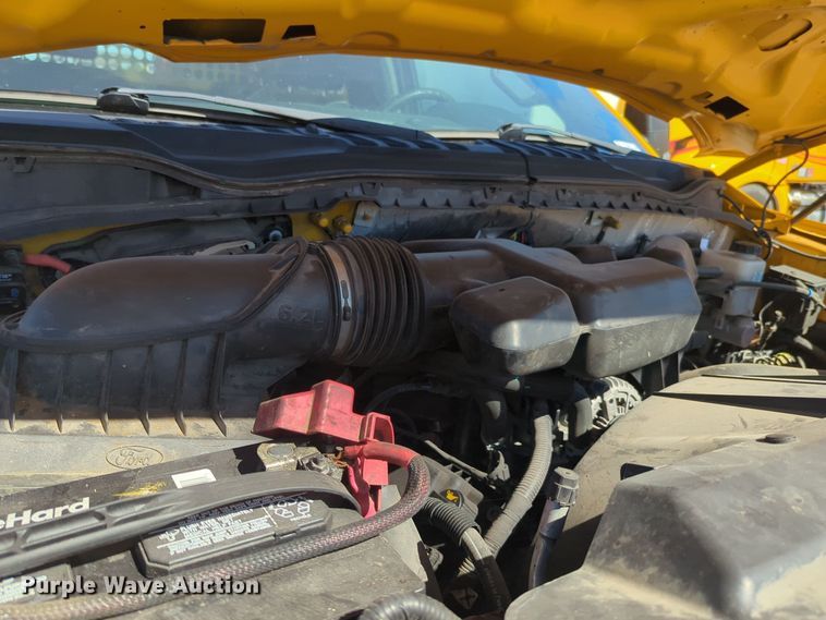 image for item EQ2228 2019 Ford F350 Super Duty utility bed pickup truck