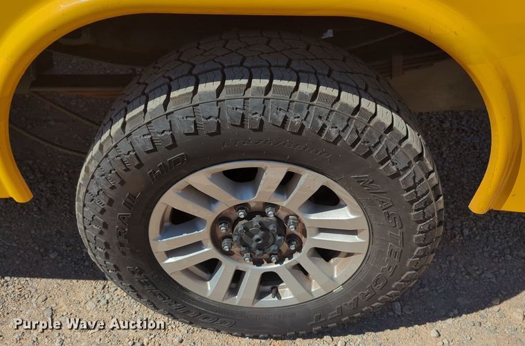 image for item EQ2228 2019 Ford F350 Super Duty utility bed pickup truck