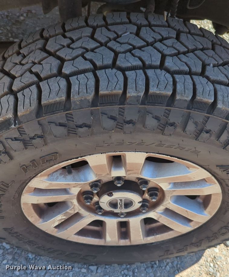 image for item EQ2228 2019 Ford F350 Super Duty utility bed pickup truck