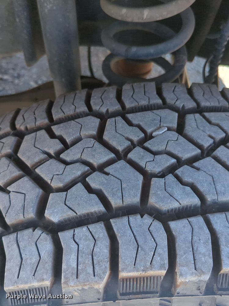 image for item EQ2228 2019 Ford F350 Super Duty utility bed pickup truck