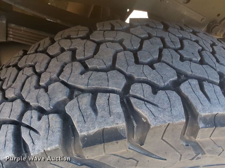 image for item EQ2228 2019 Ford F350 Super Duty utility bed pickup truck