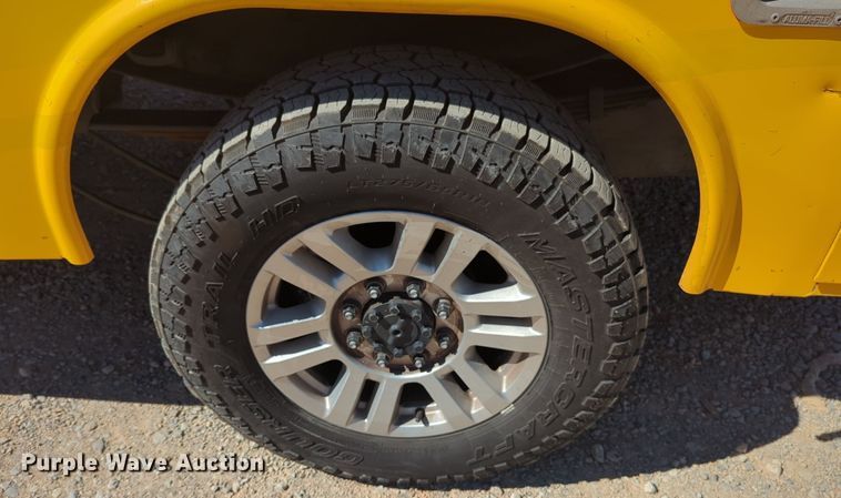 image for item EQ2228 2019 Ford F350 Super Duty utility bed pickup truck