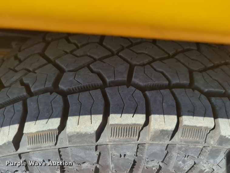 image for item EQ2228 2019 Ford F350 Super Duty utility bed pickup truck