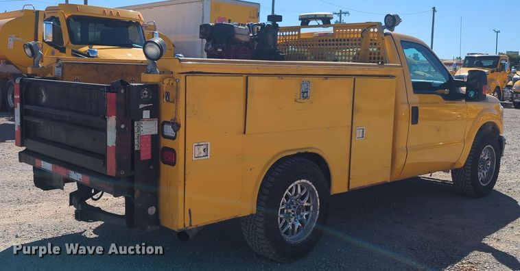 image for item EQ2229 2016 Ford F350 Super Duty utility bed pickup truck