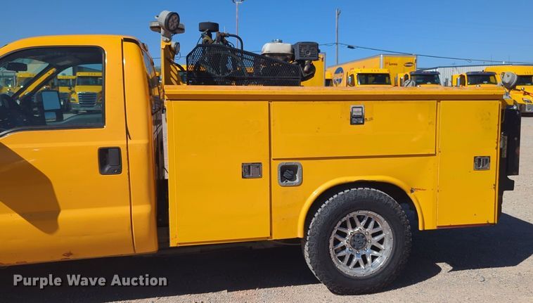 image for item EQ2229 2016 Ford F350 Super Duty utility bed pickup truck