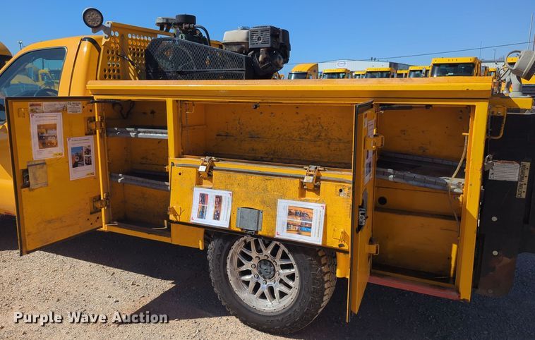 image for item EQ2229 2016 Ford F350 Super Duty utility bed pickup truck