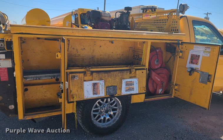 image for item EQ2229 2016 Ford F350 Super Duty utility bed pickup truck