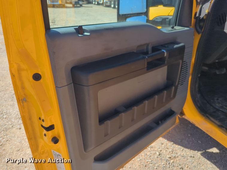 image for item EQ2229 2016 Ford F350 Super Duty utility bed pickup truck