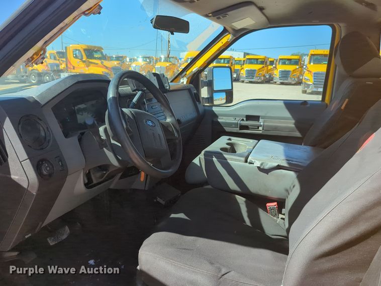 image for item EQ2229 2016 Ford F350 Super Duty utility bed pickup truck