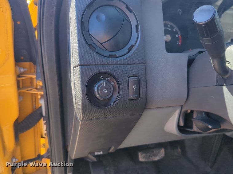 image for item EQ2229 2016 Ford F350 Super Duty utility bed pickup truck