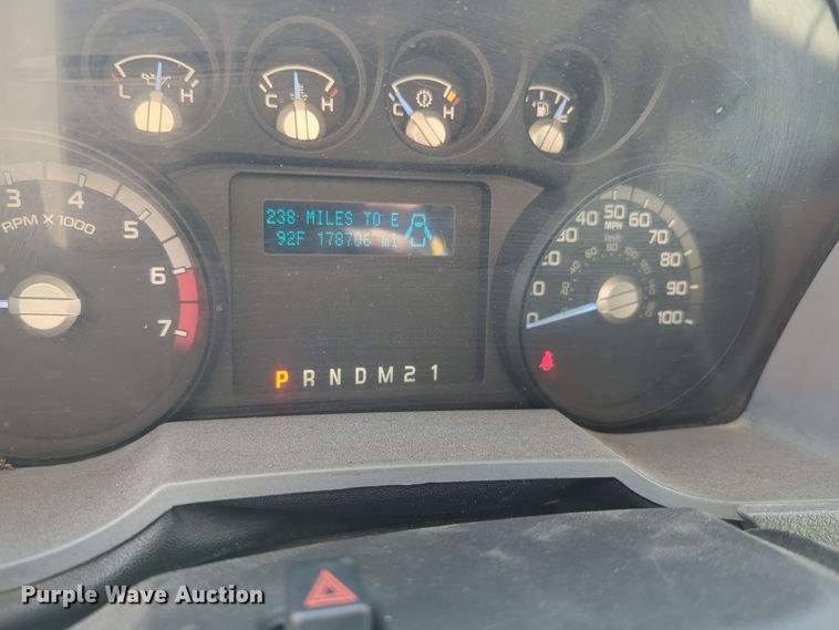 image for item EQ2229 2016 Ford F350 Super Duty utility bed pickup truck