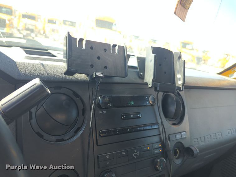 image for item EQ2229 2016 Ford F350 Super Duty utility bed pickup truck