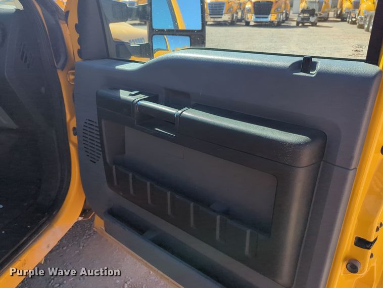 image for item EQ2229 2016 Ford F350 Super Duty utility bed pickup truck