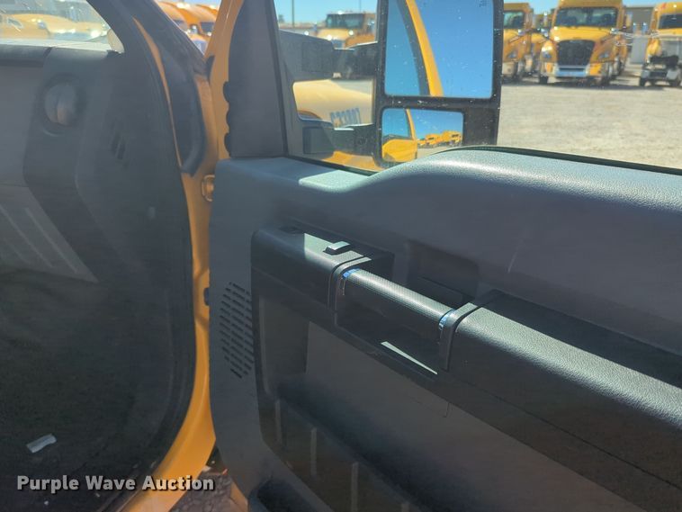 image for item EQ2229 2016 Ford F350 Super Duty utility bed pickup truck